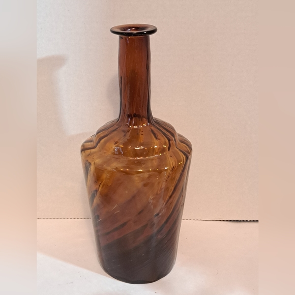 Large Amethyst Glass Decanter/Genie Bottle - Picture 1 of 6